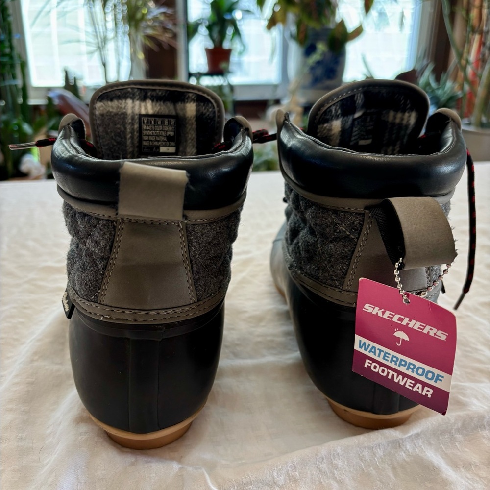 New with Tags! Skechers Black and Gray Winter Boots with Waterproof Base - Picture 5 of 9